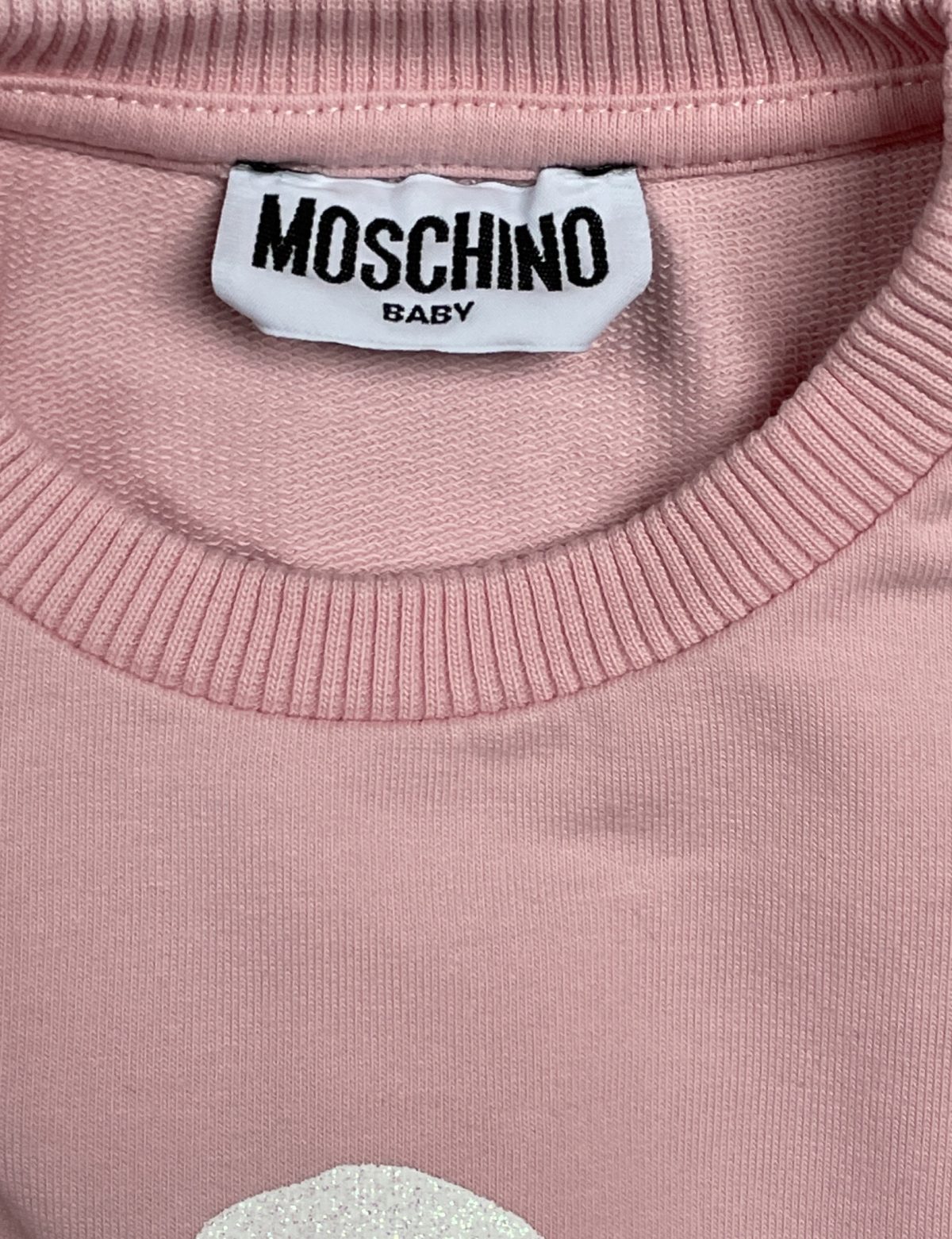 moschino-lany-rozsaszin-pulover-4
